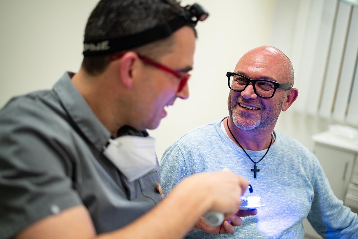 Patienten aller Altersklassen in der Praxis Dr. Ibbels Aschaffenburg-Glattbach